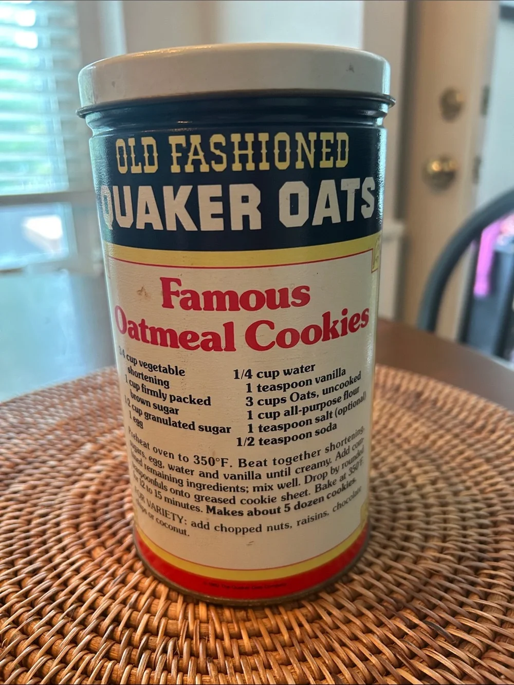 Quaker Old Fashioned Quaker Oats Decorative Tin — Red and Black 1982
